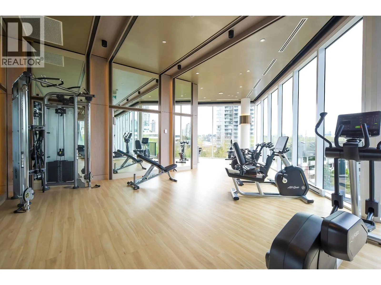 608 4890 LOUGHEED HIGHWAY