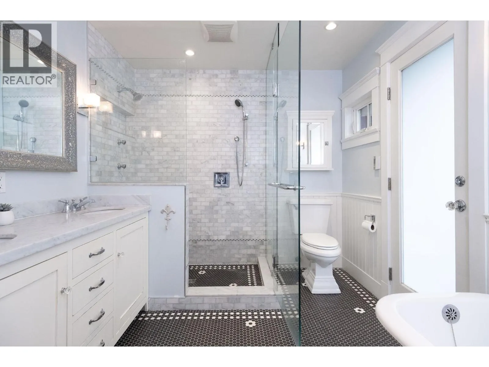 445 W 26TH STREET