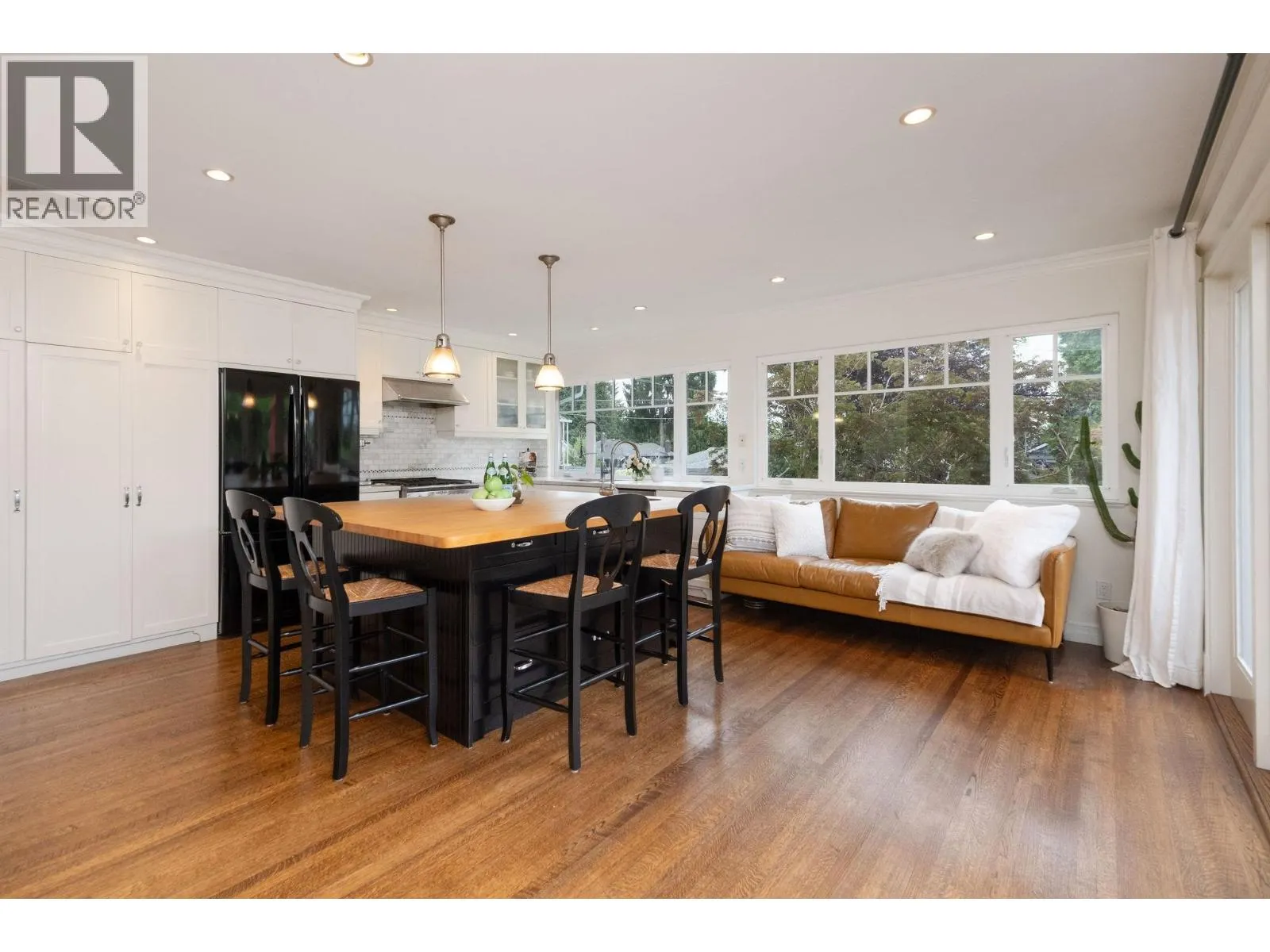445 W 26TH STREET