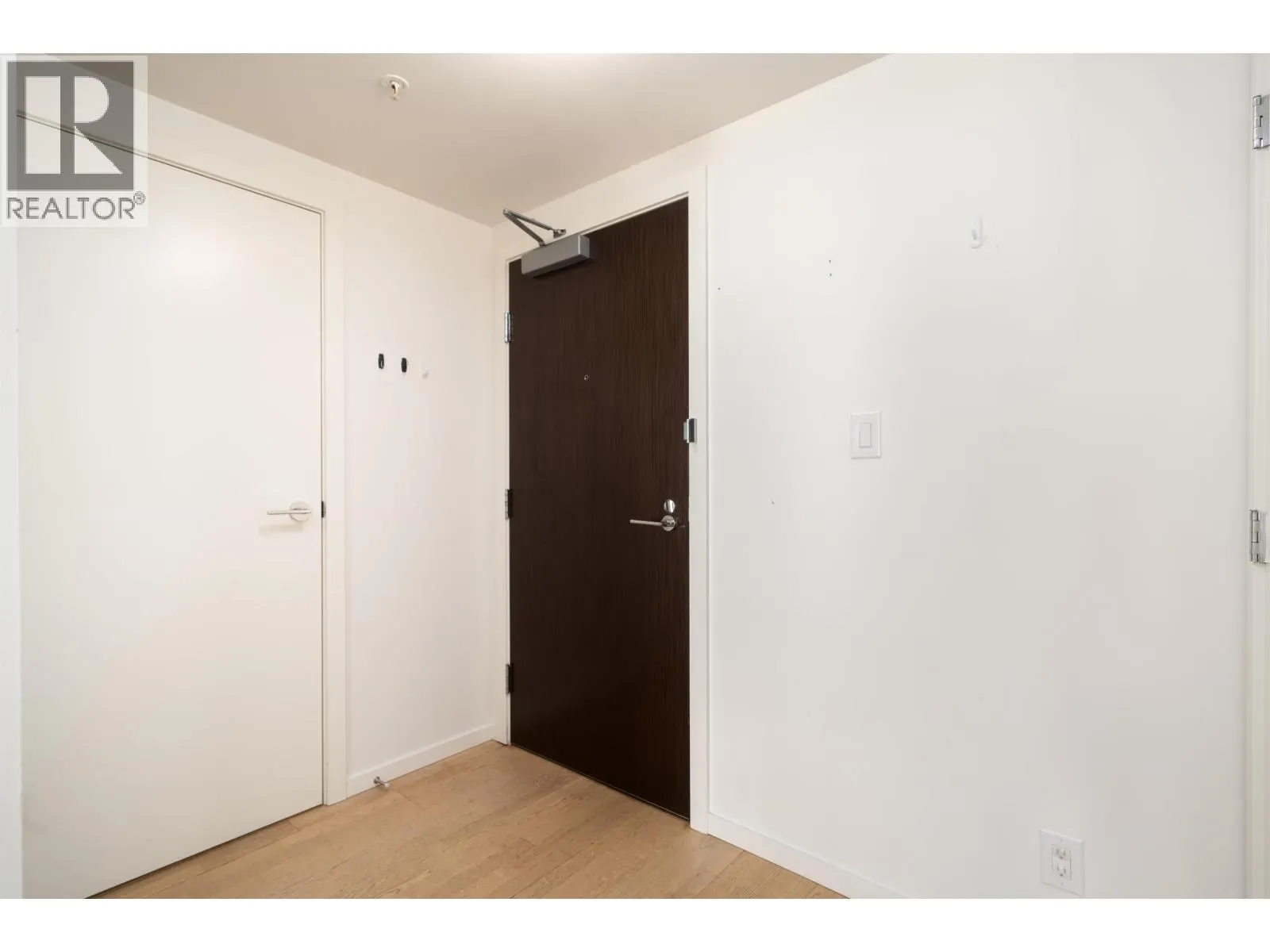 918 7988 ACKROYD ROAD