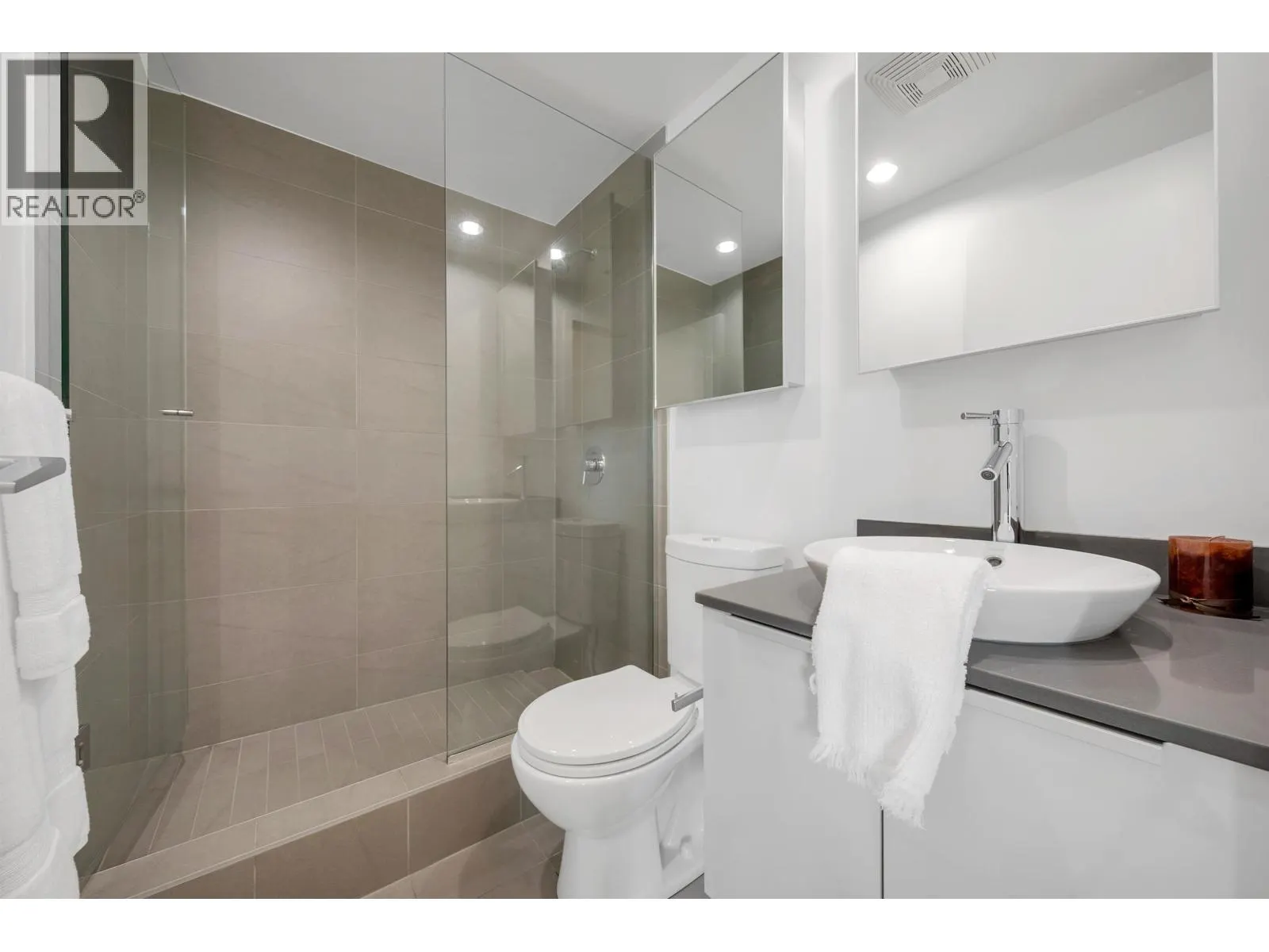 3901 128 W CORDOVA STREET