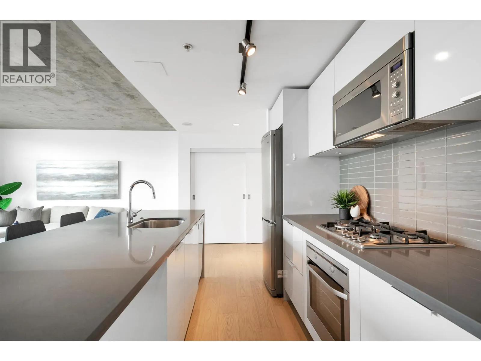 3901 128 W CORDOVA STREET