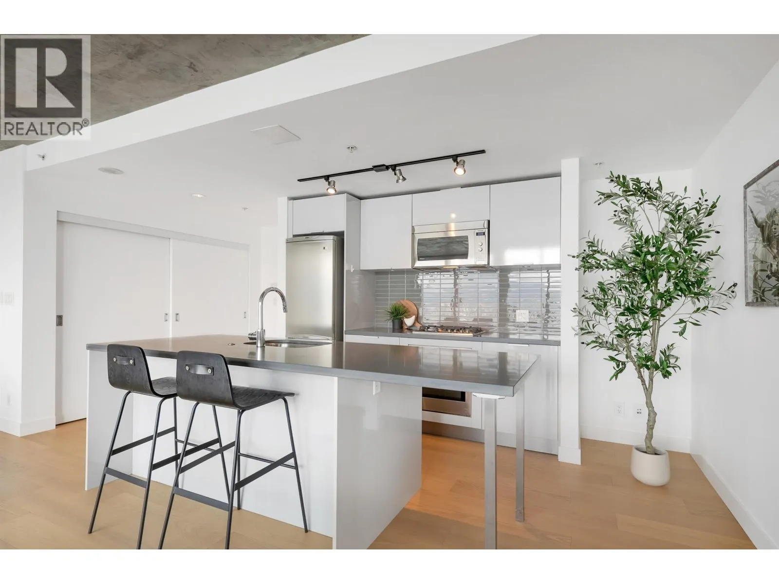 3901 128 W CORDOVA STREET
