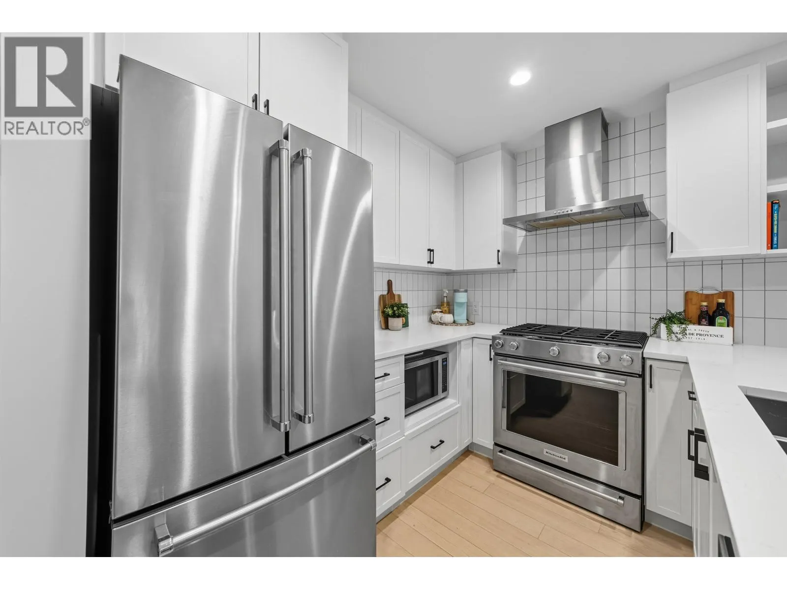 201 22226 BROWN AVENUE