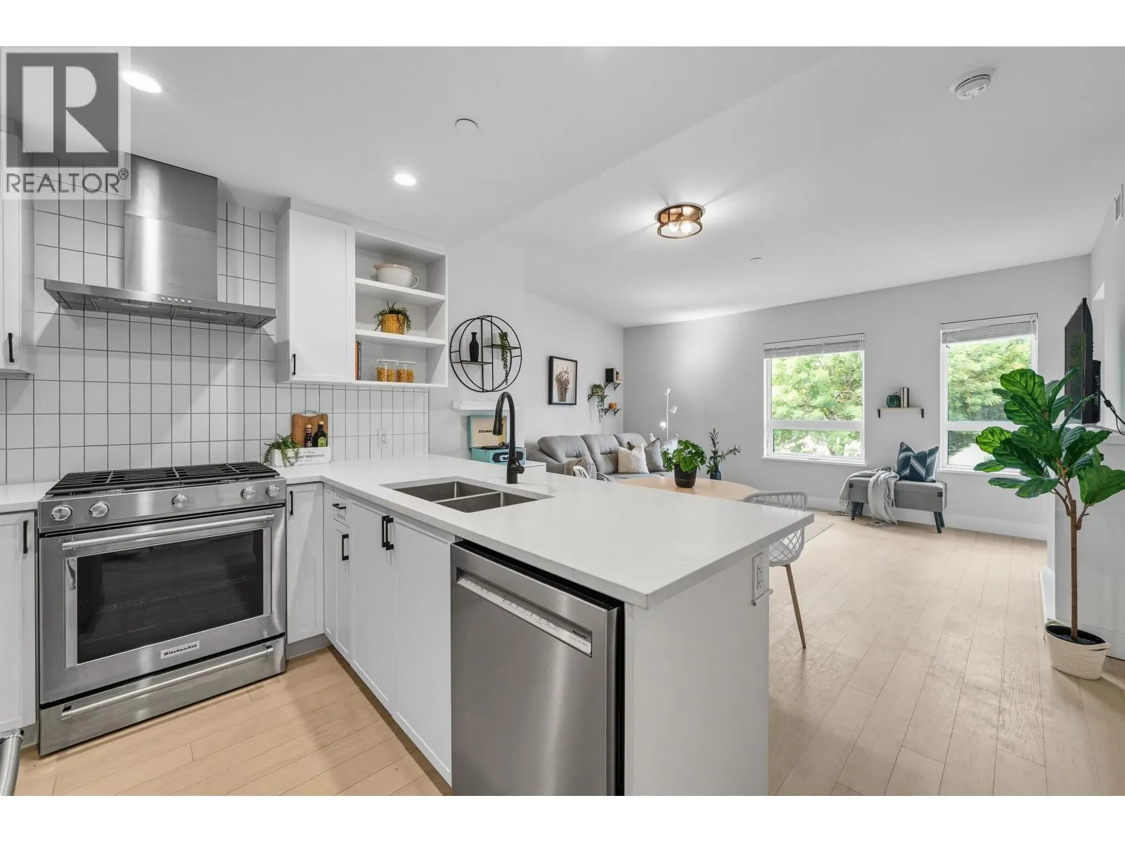 201 22226 BROWN AVENUE