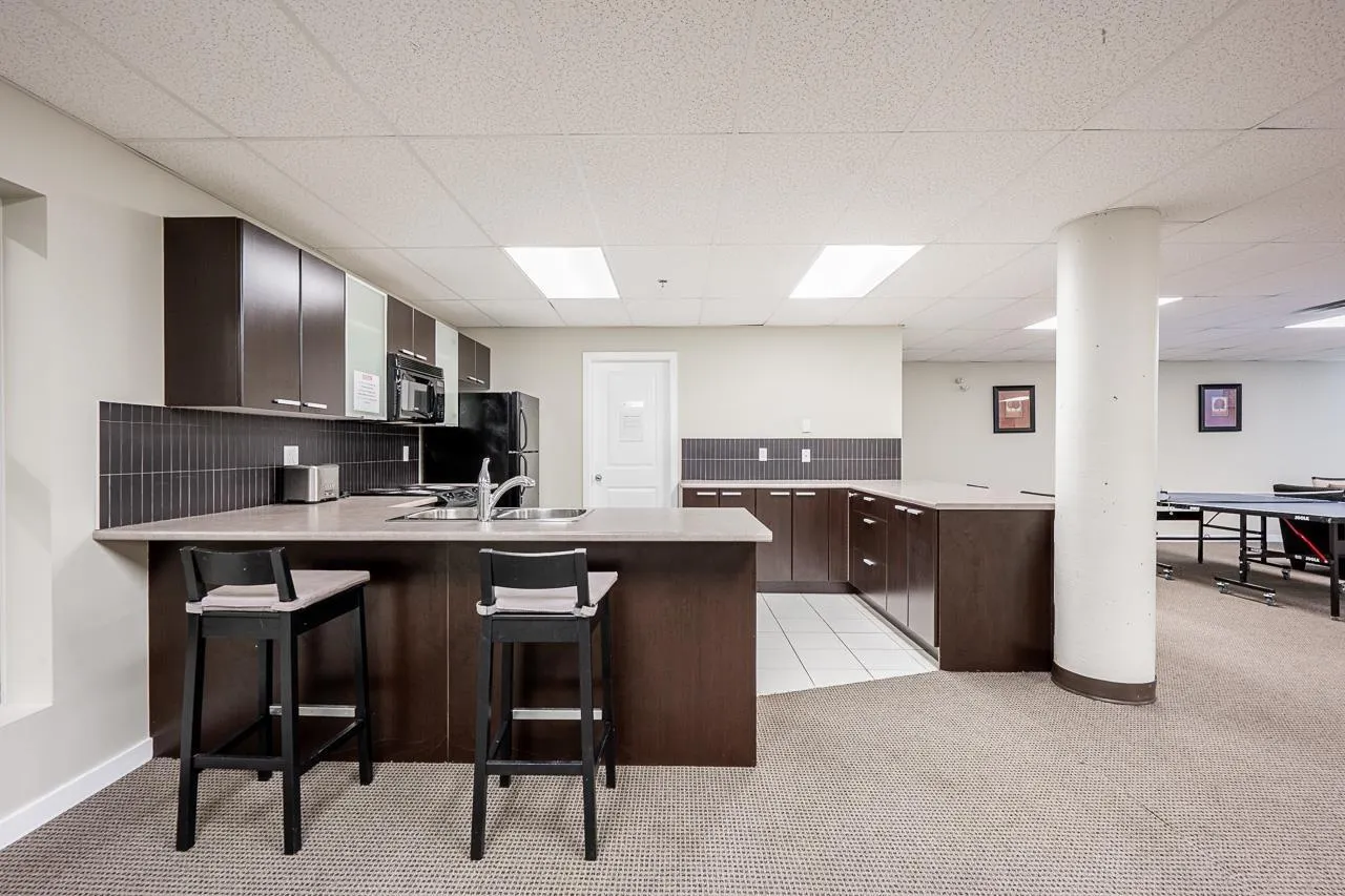 206 10455 UNIVERSITY DRIVE