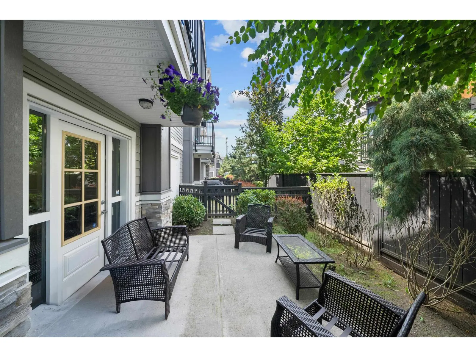 33 20856 76 AVENUE