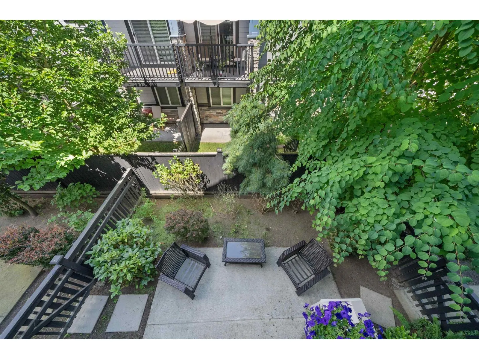 33 20856 76 AVENUE