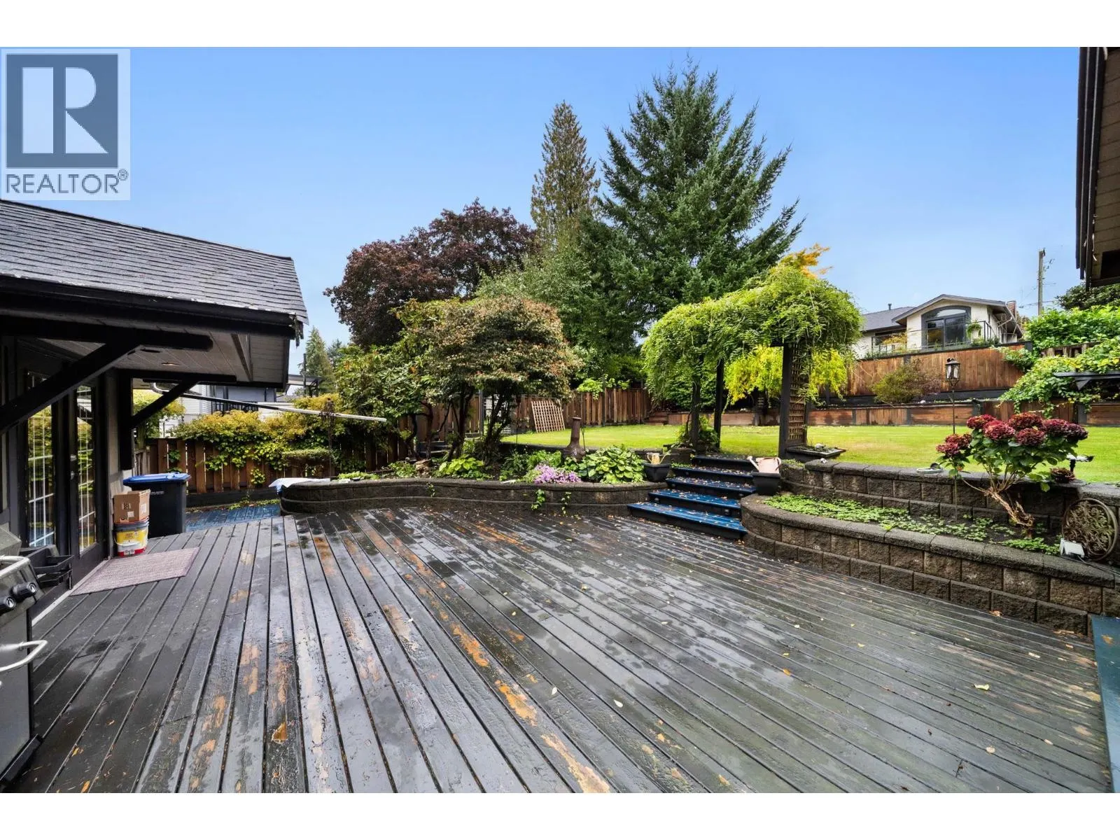 966 DUNDONALD DRIVE