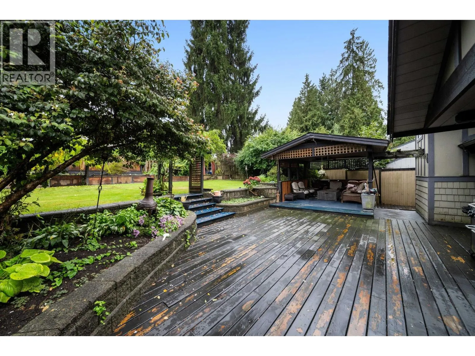 966 DUNDONALD DRIVE