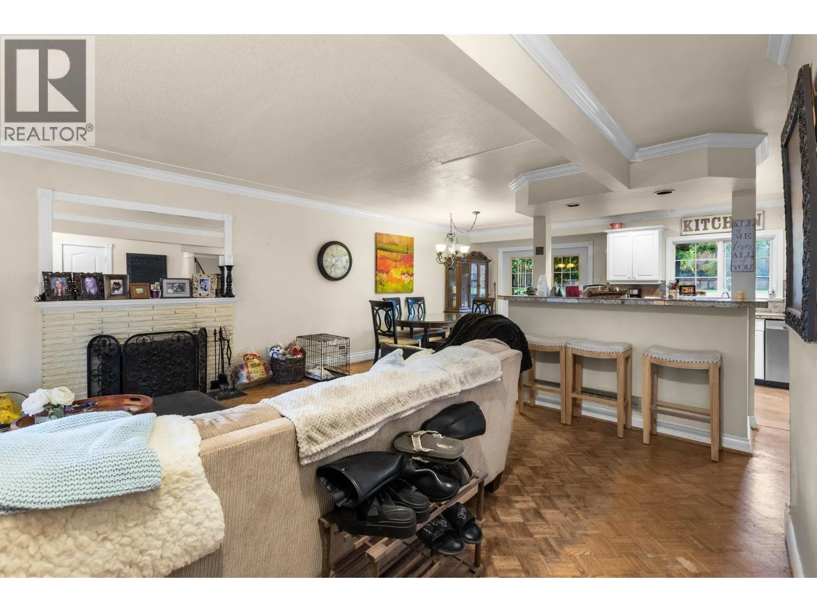 966 DUNDONALD DRIVE