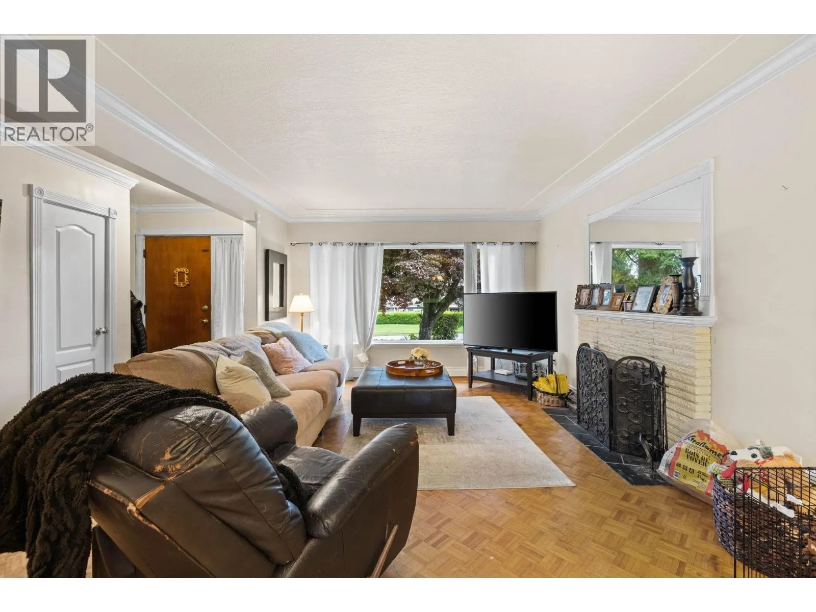 966 DUNDONALD DRIVE