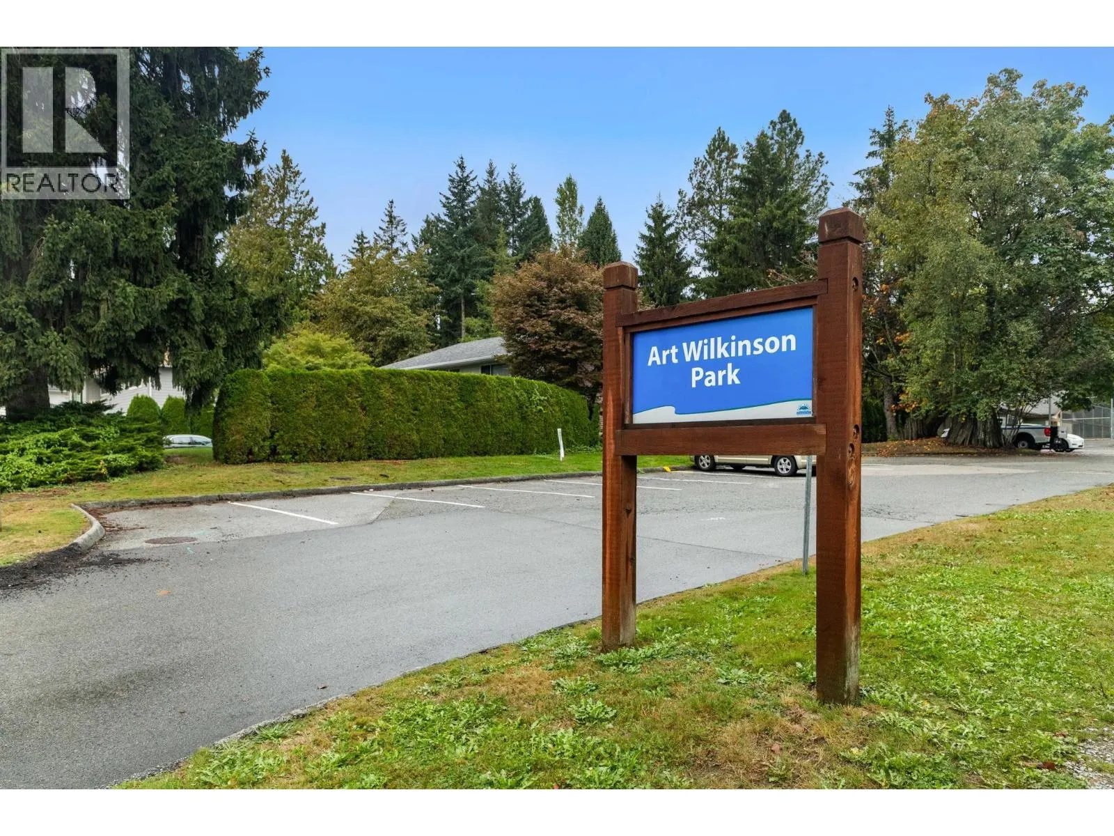 966 DUNDONALD DRIVE
