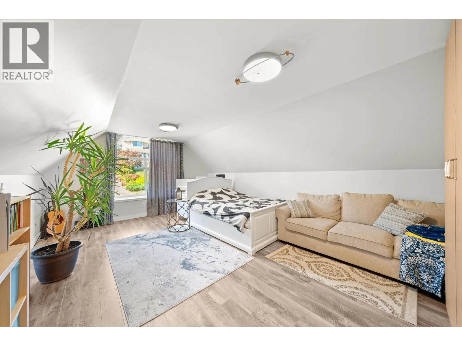 2258 SORRENTO DRIVE