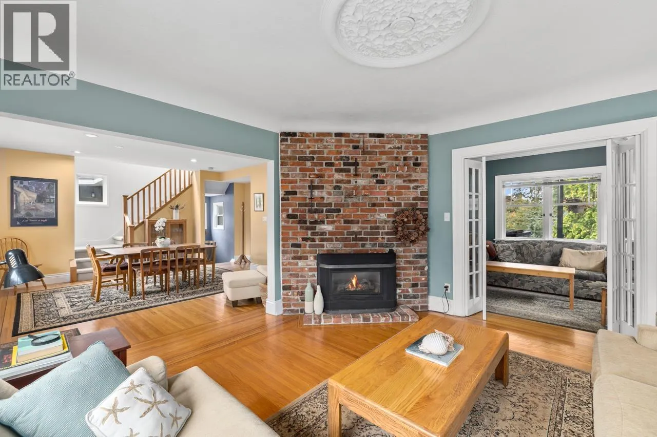 723 E 4TH STREET