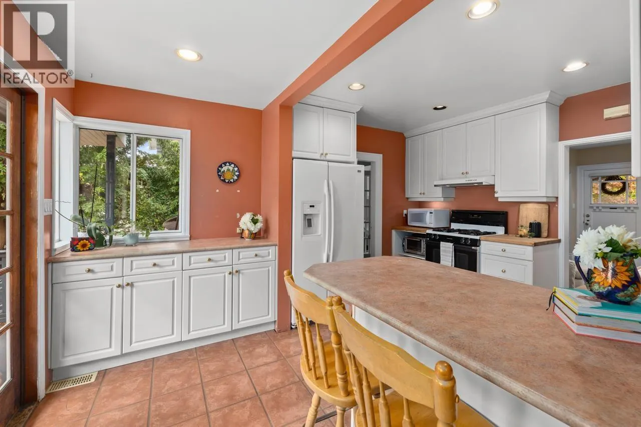 723 E 4TH STREET