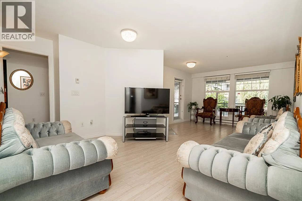 215 3075 PRIMROSE LANE