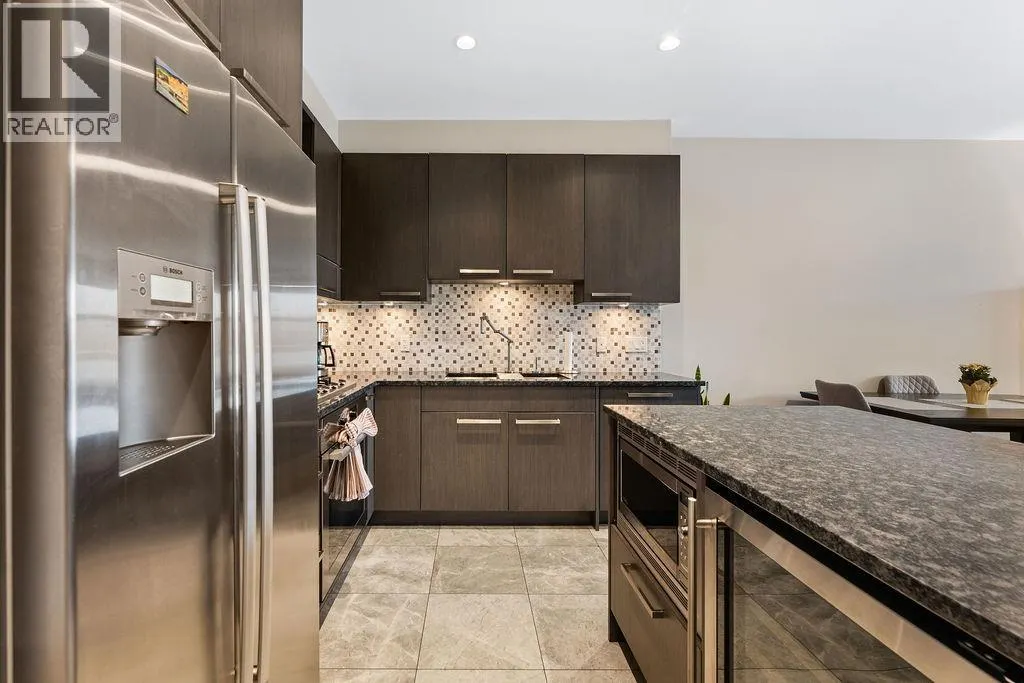 301 4570 HASTINGS STREET