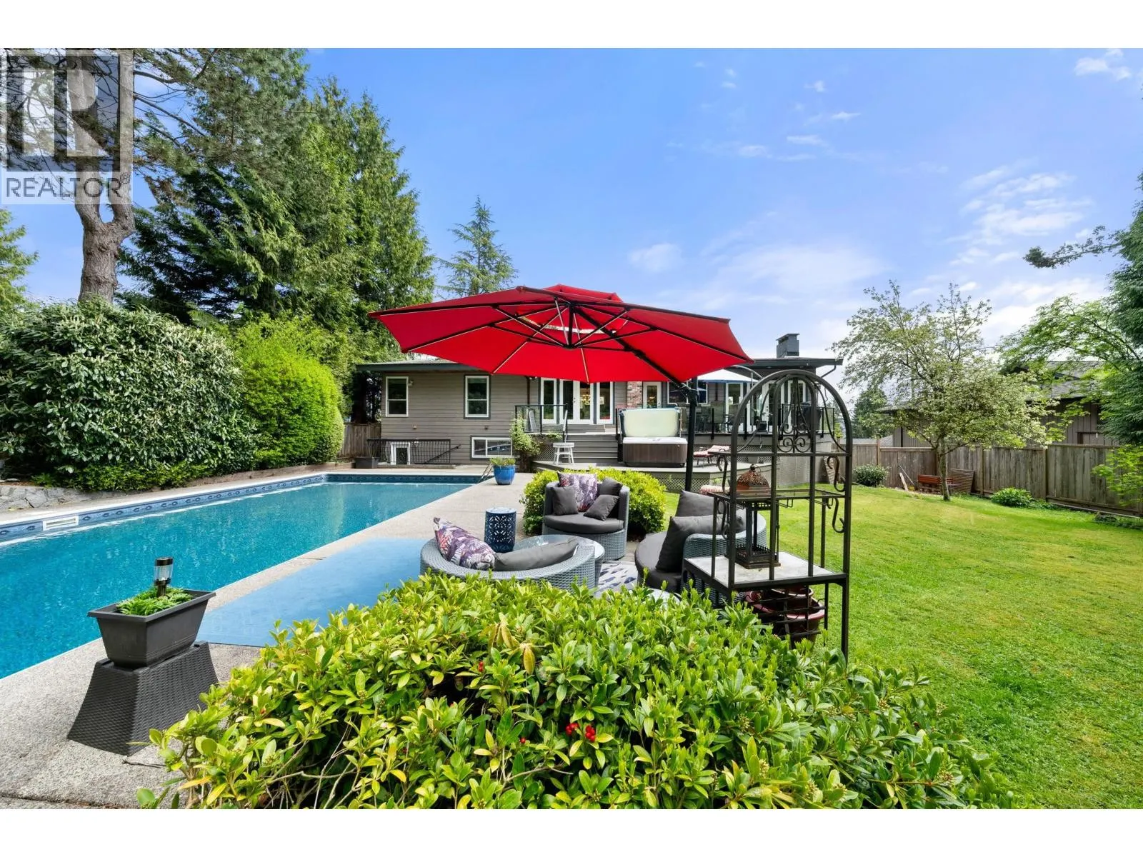 871 FAIRWAY DRIVE