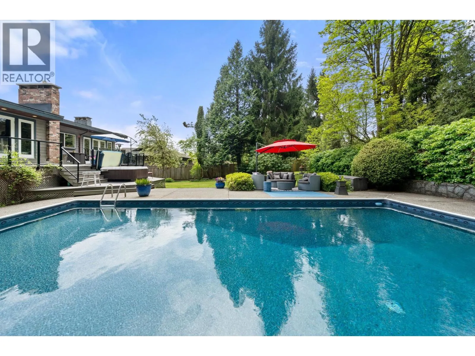 871 FAIRWAY DRIVE