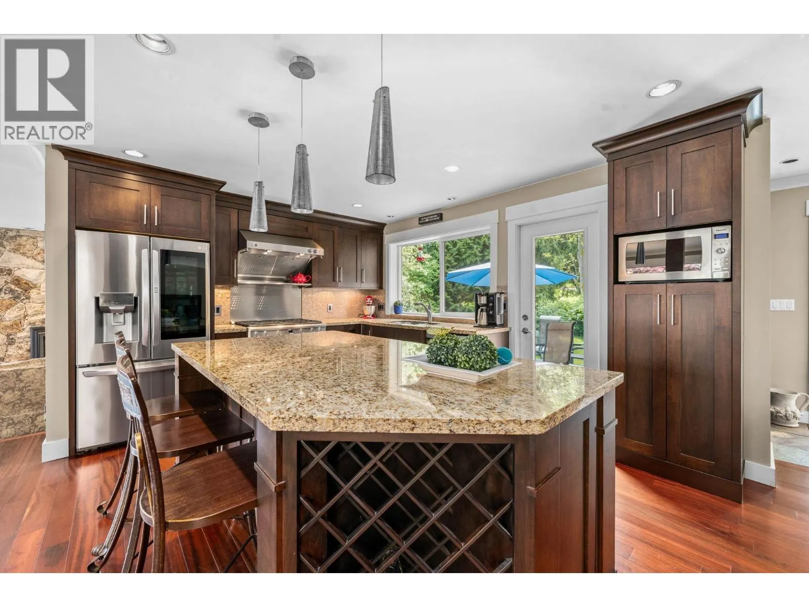 871 FAIRWAY DRIVE