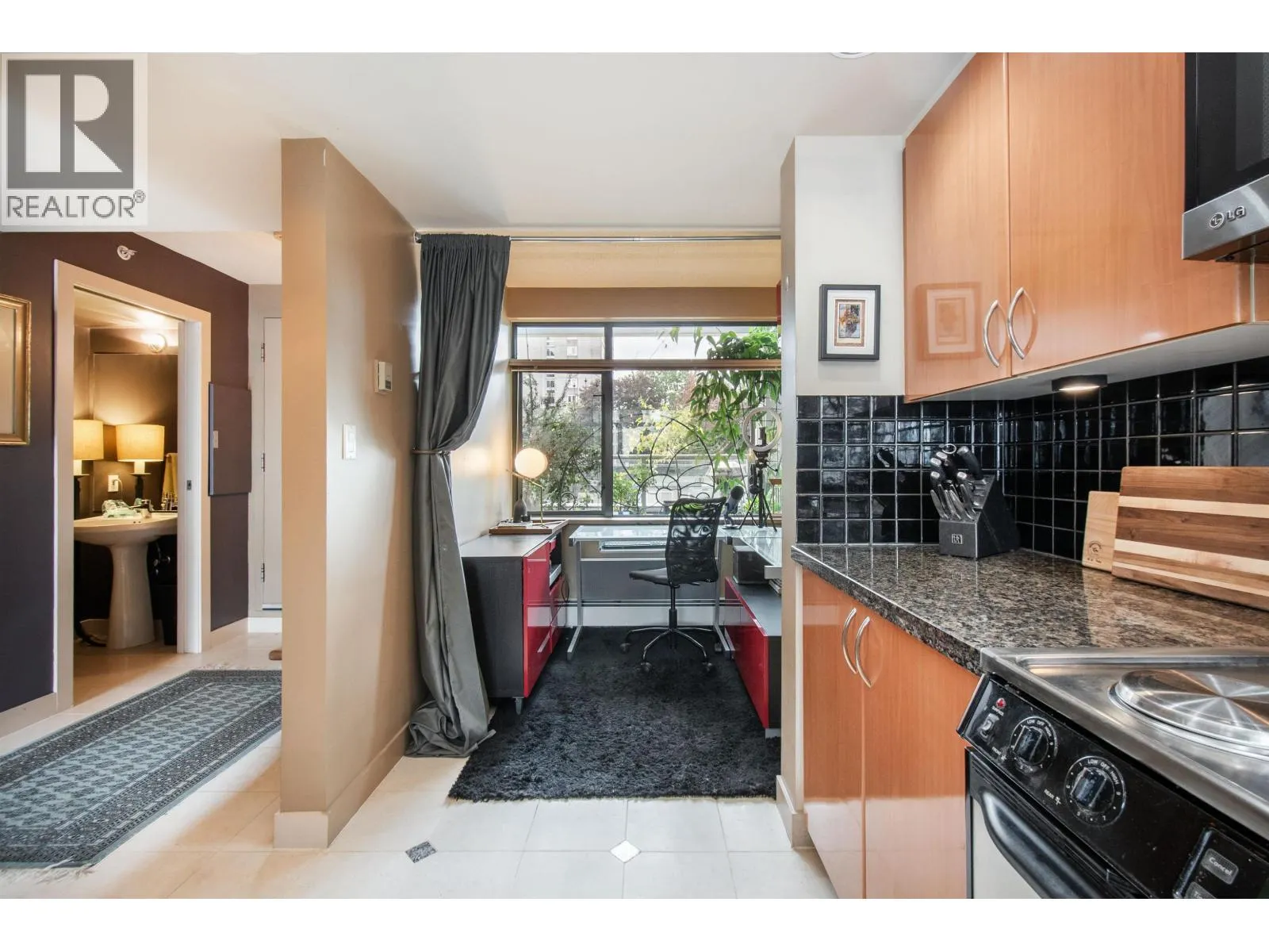 PH4 1688 ROBSON STREET
