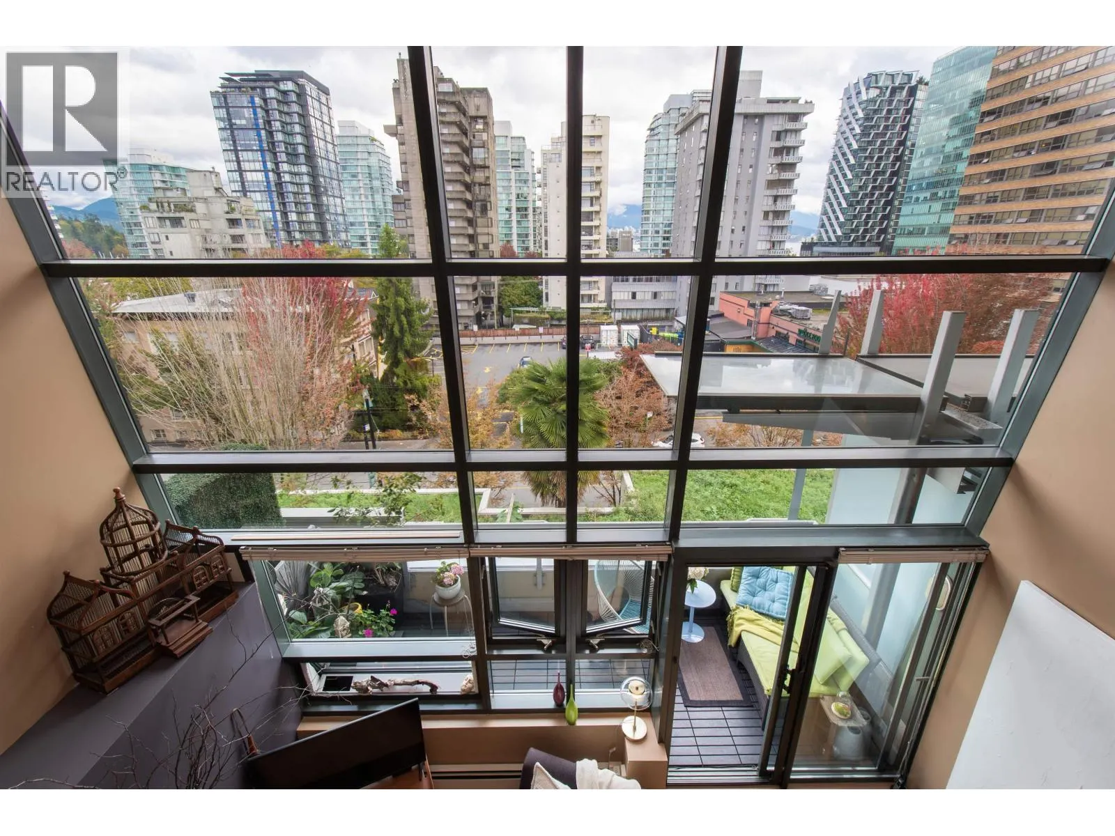 PH4 1688 ROBSON STREET