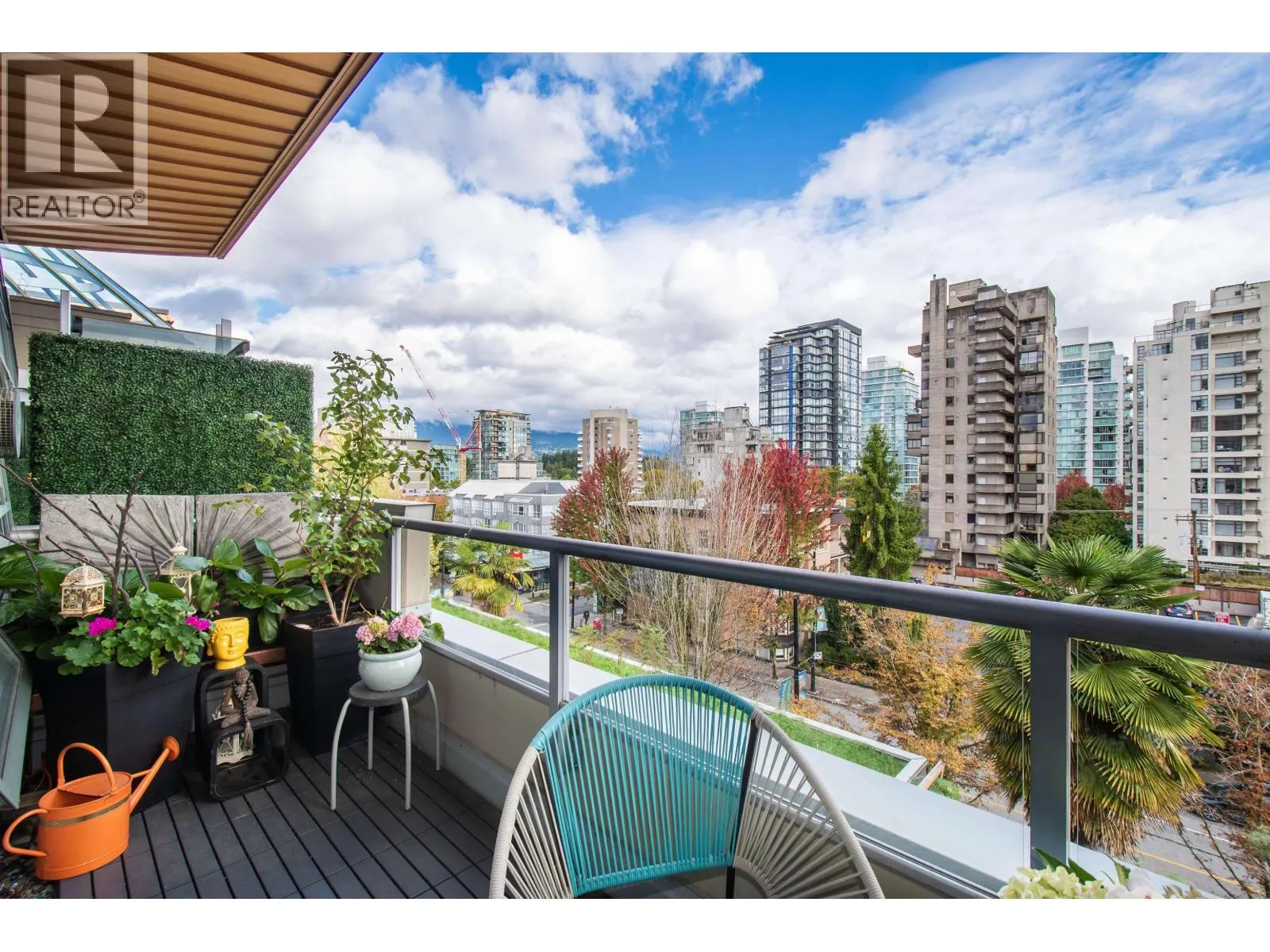 PH4 1688 ROBSON STREET