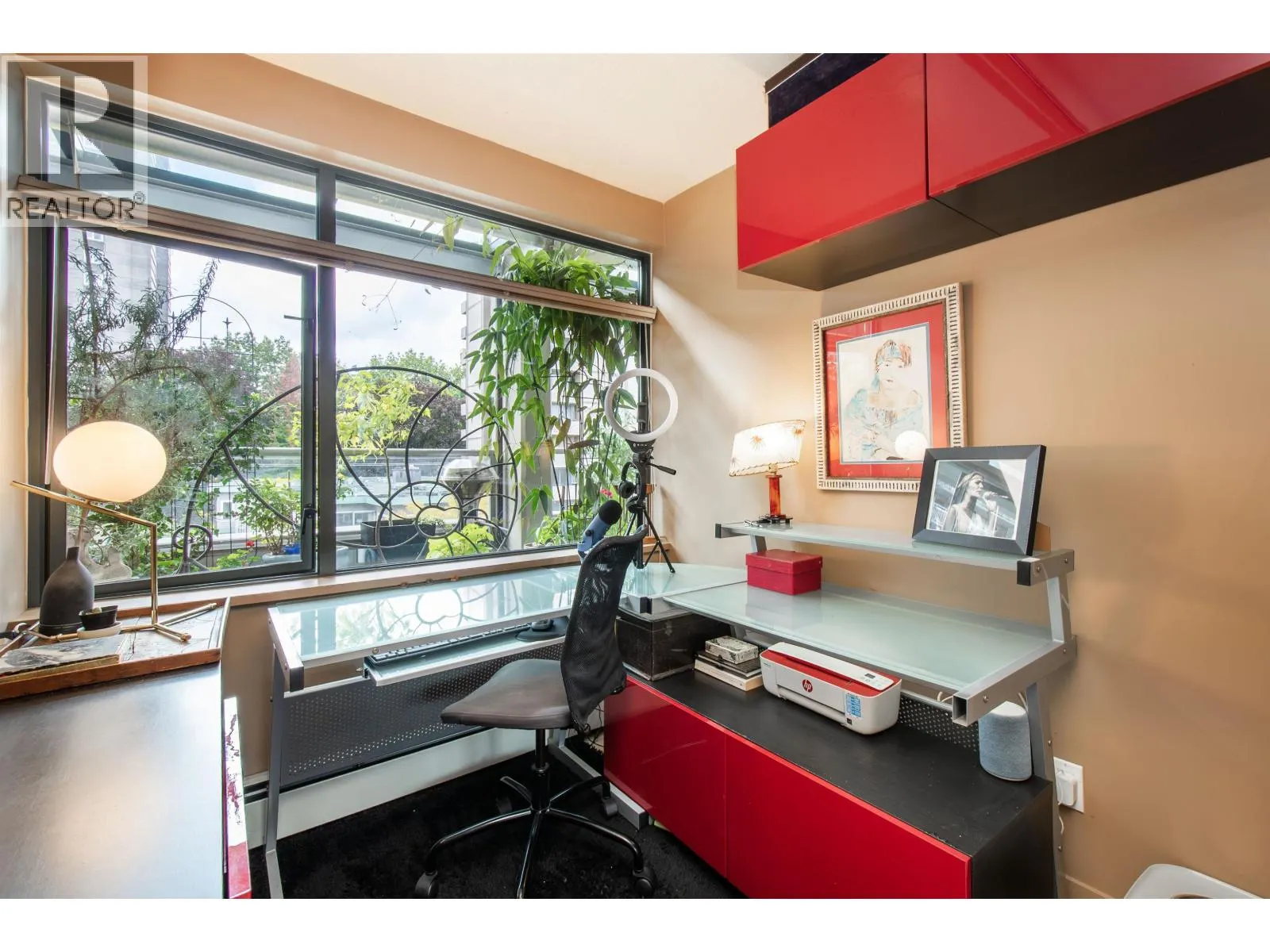 PH4 1688 ROBSON STREET