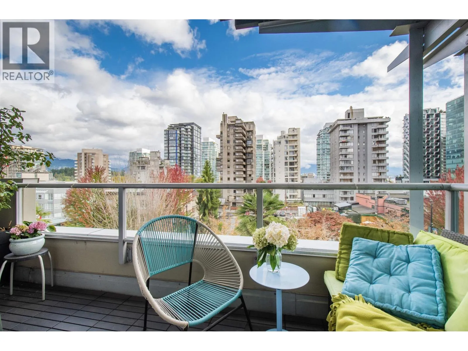 PH4 1688 ROBSON STREET