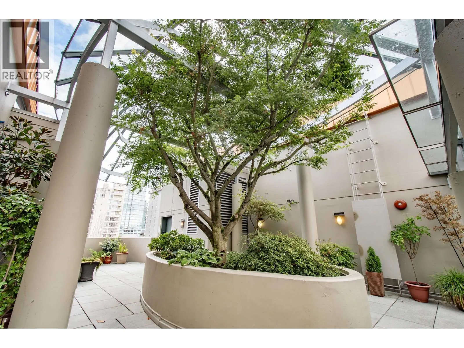 PH4 1688 ROBSON STREET