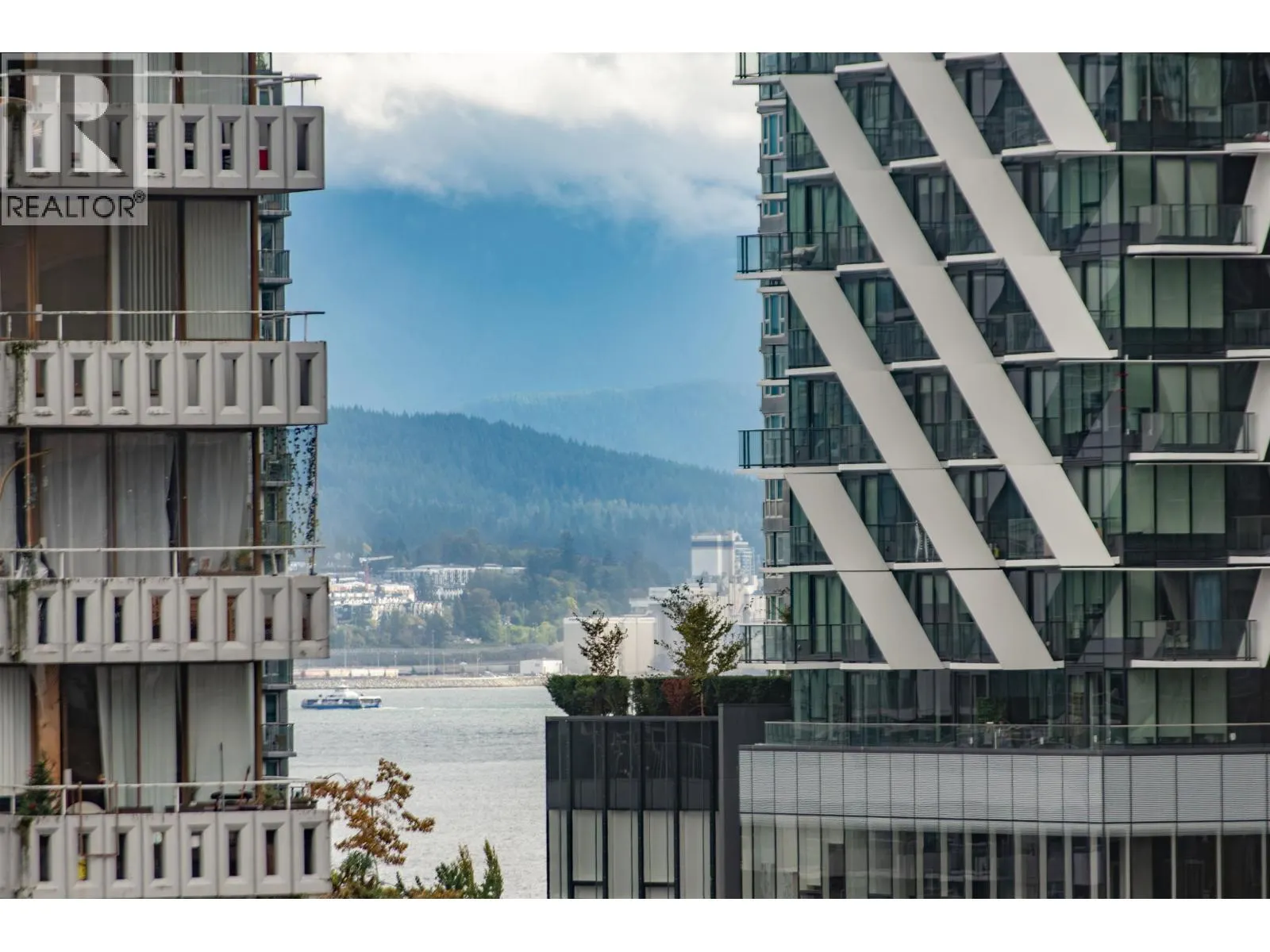 PH4 1688 ROBSON STREET