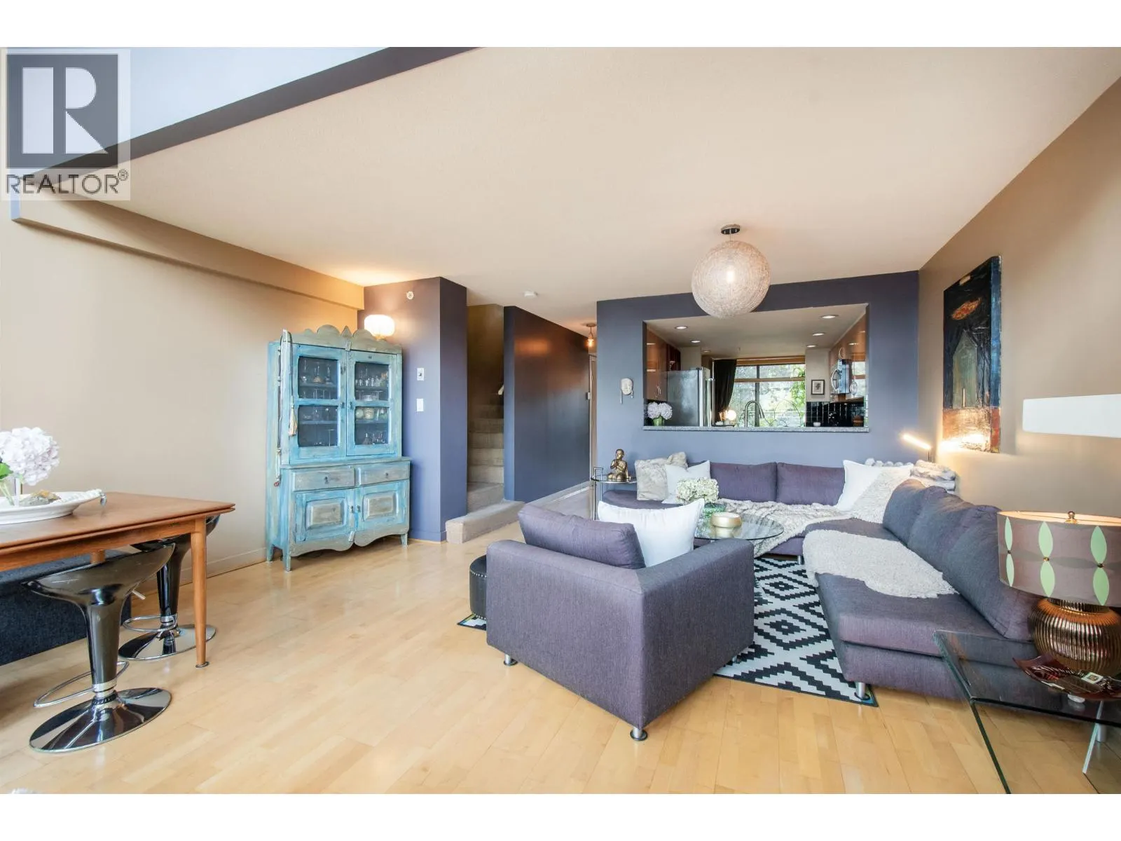 PH4 1688 ROBSON STREET