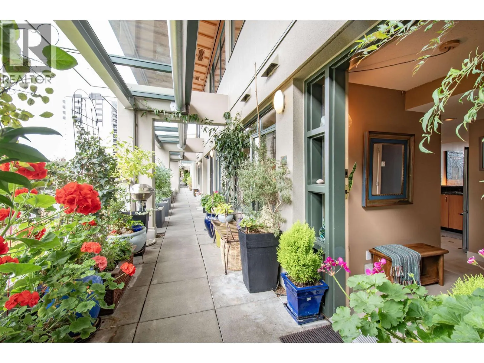 PH4 1688 ROBSON STREET