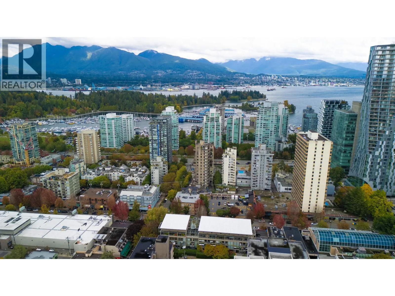 PH4 1688 ROBSON STREET