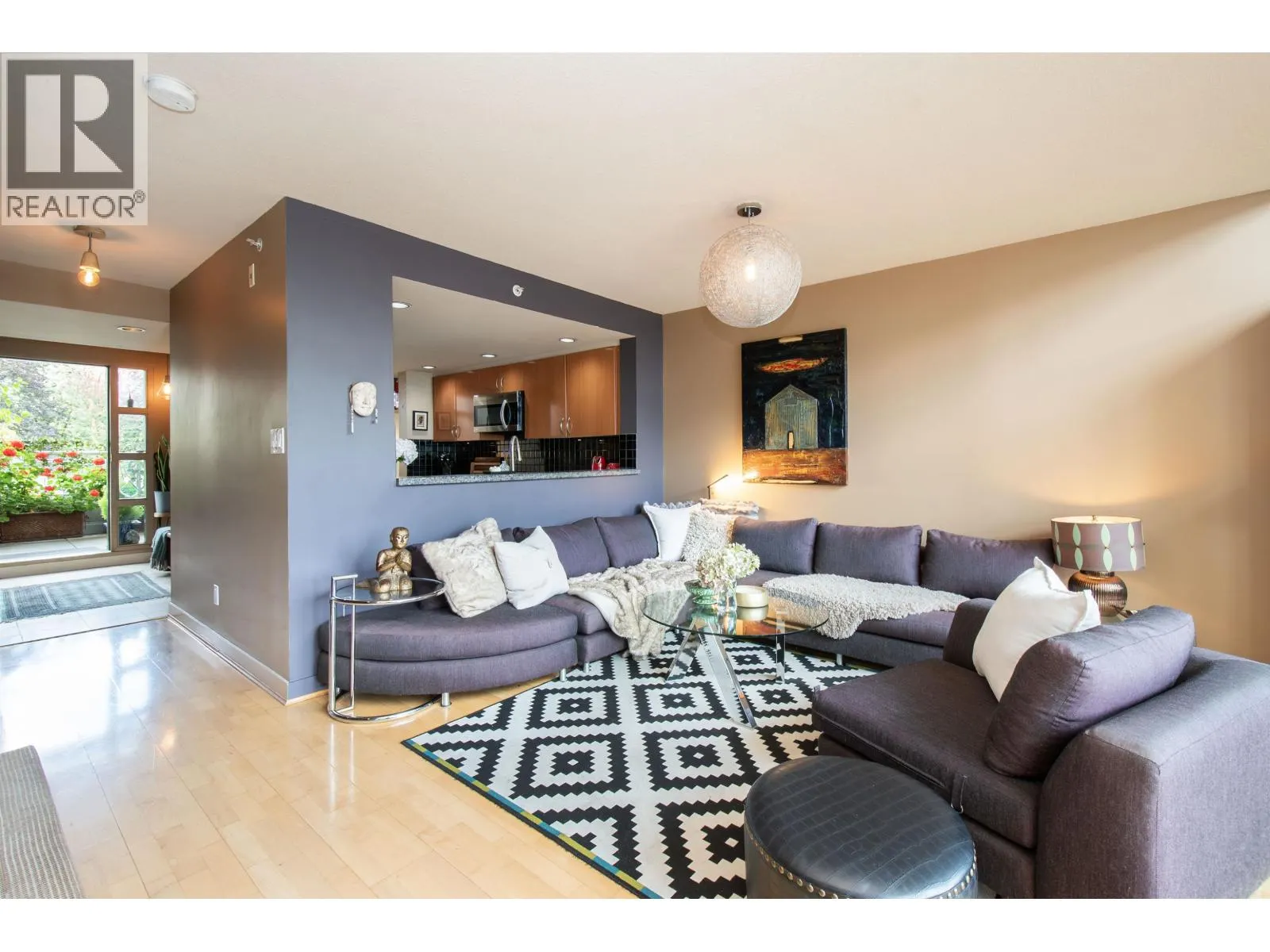 PH4 1688 ROBSON STREET