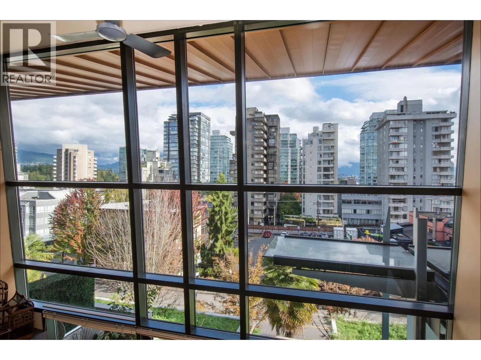 PH4 1688 ROBSON STREET