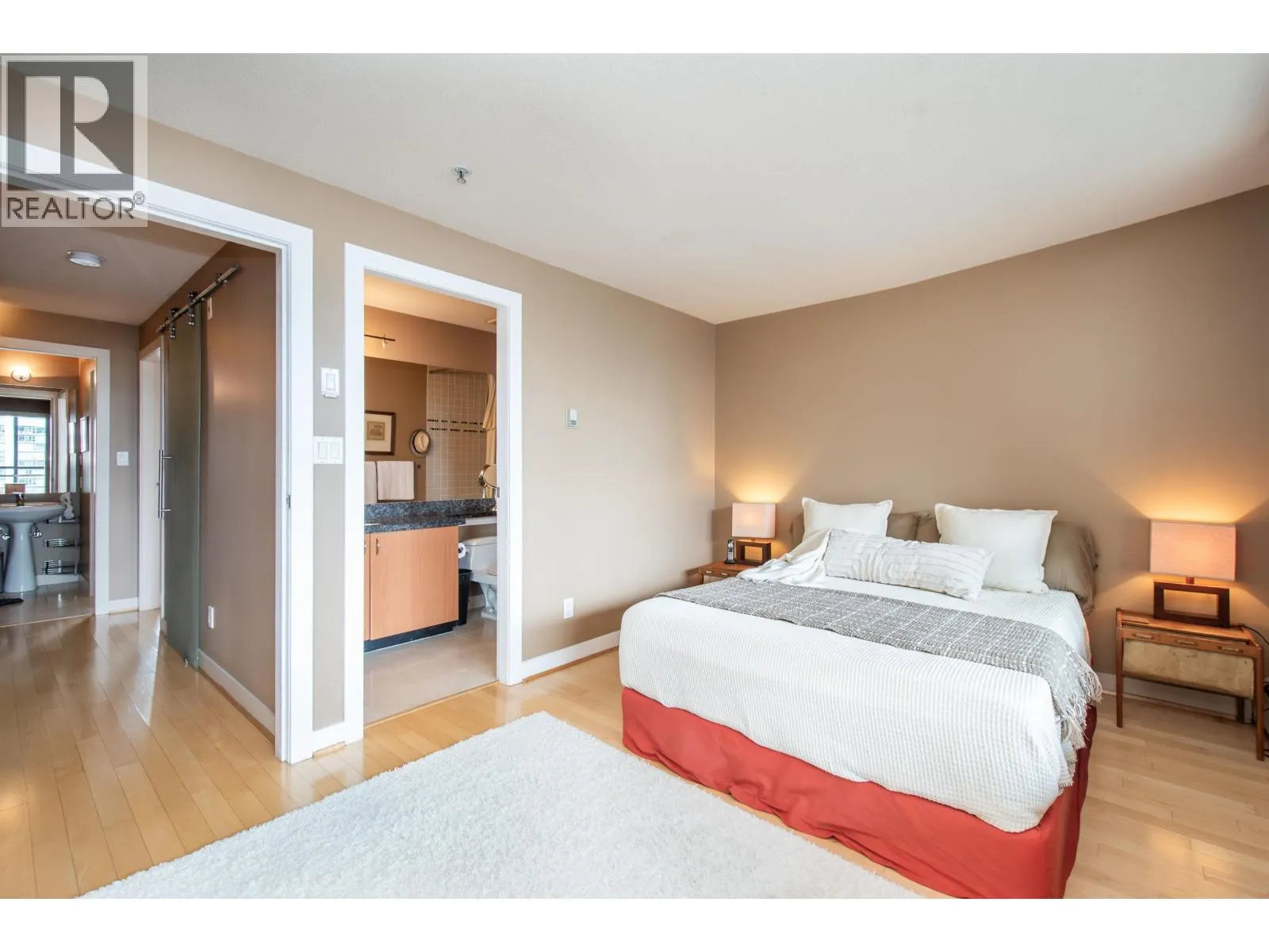 PH4 1688 ROBSON STREET