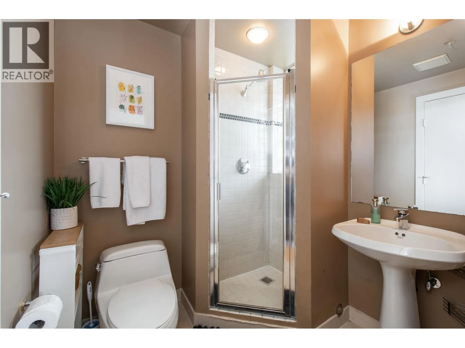 PH4 1688 ROBSON STREET