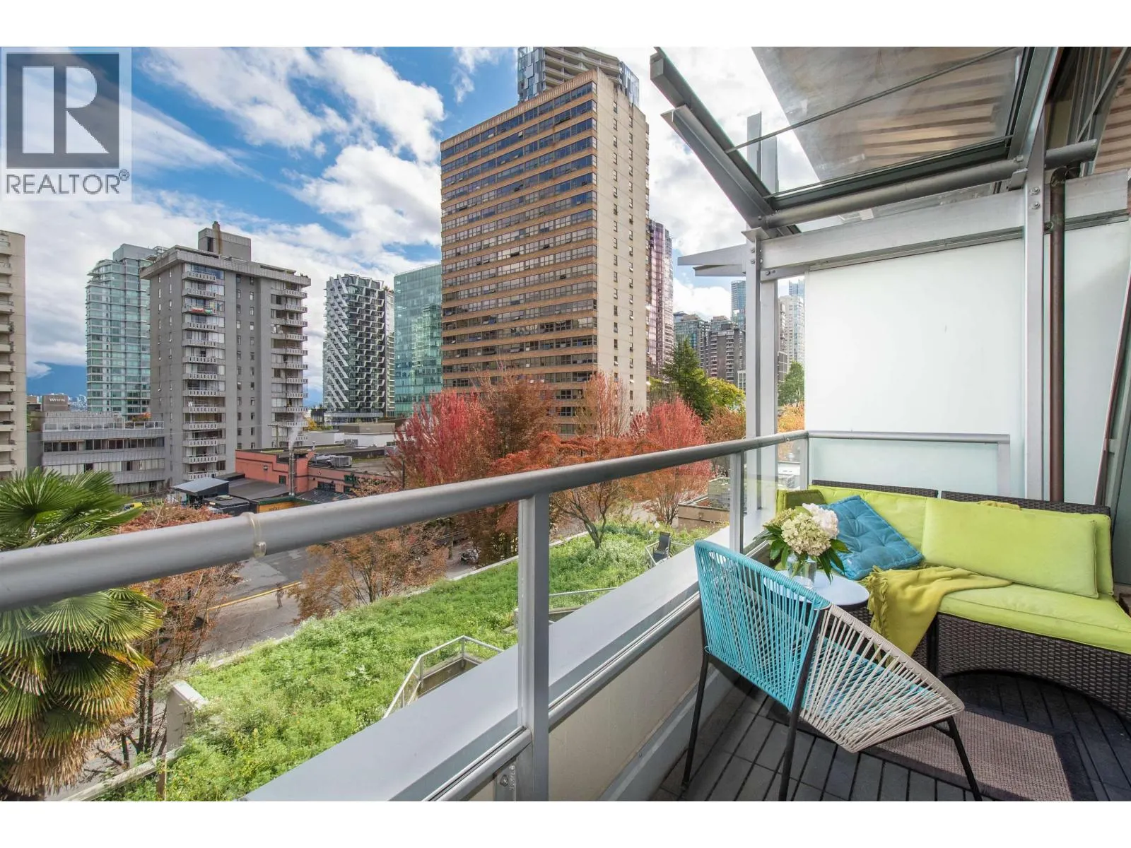 PH4 1688 ROBSON STREET