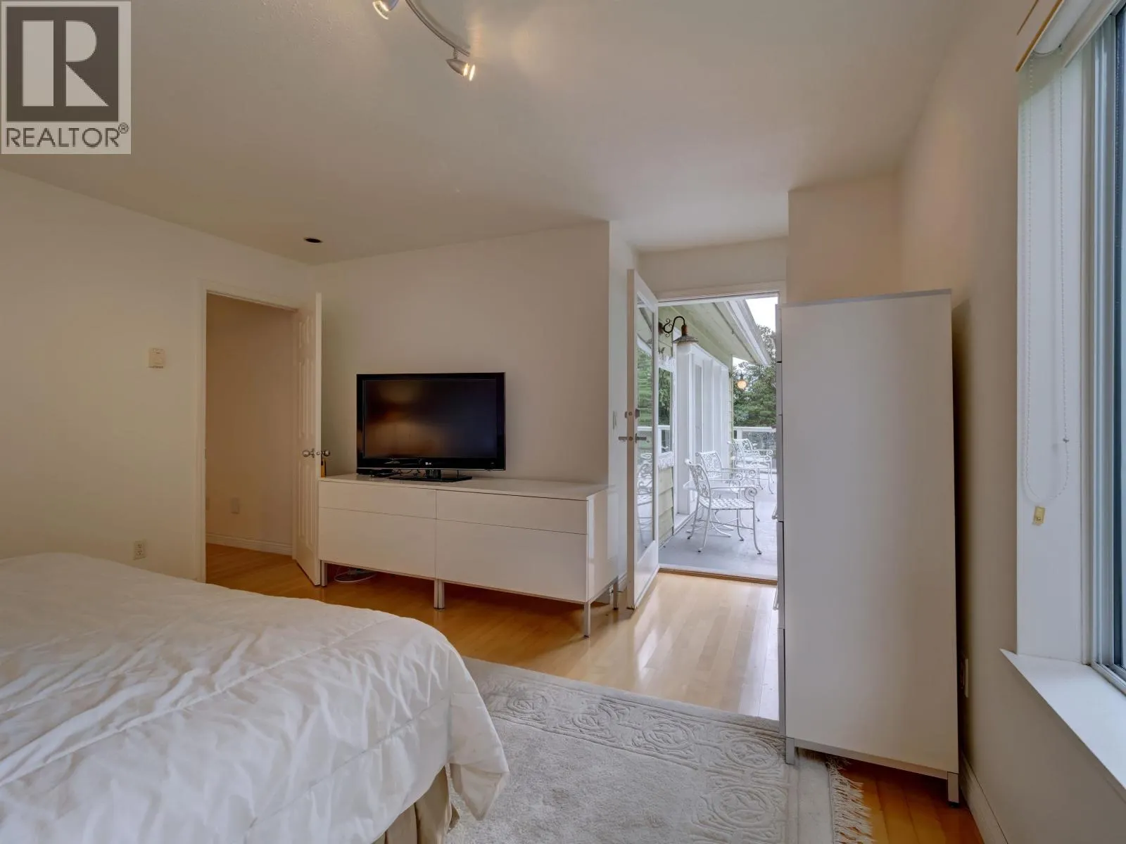 4947 SUNSHINE COAST HIGHWAY