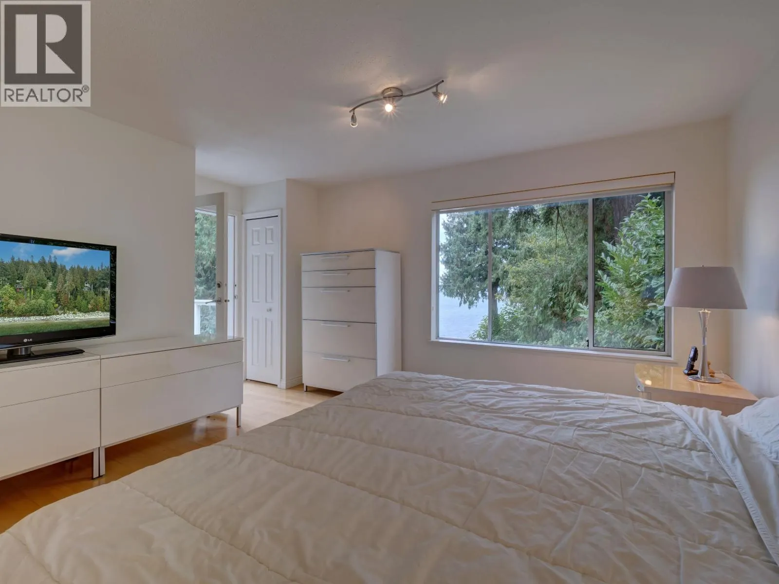 4947 SUNSHINE COAST HIGHWAY