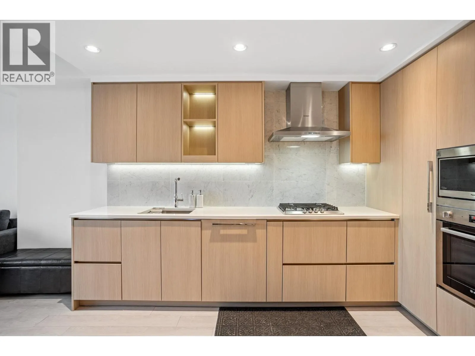 1506 4730 LOUGHEED HIGHWAY