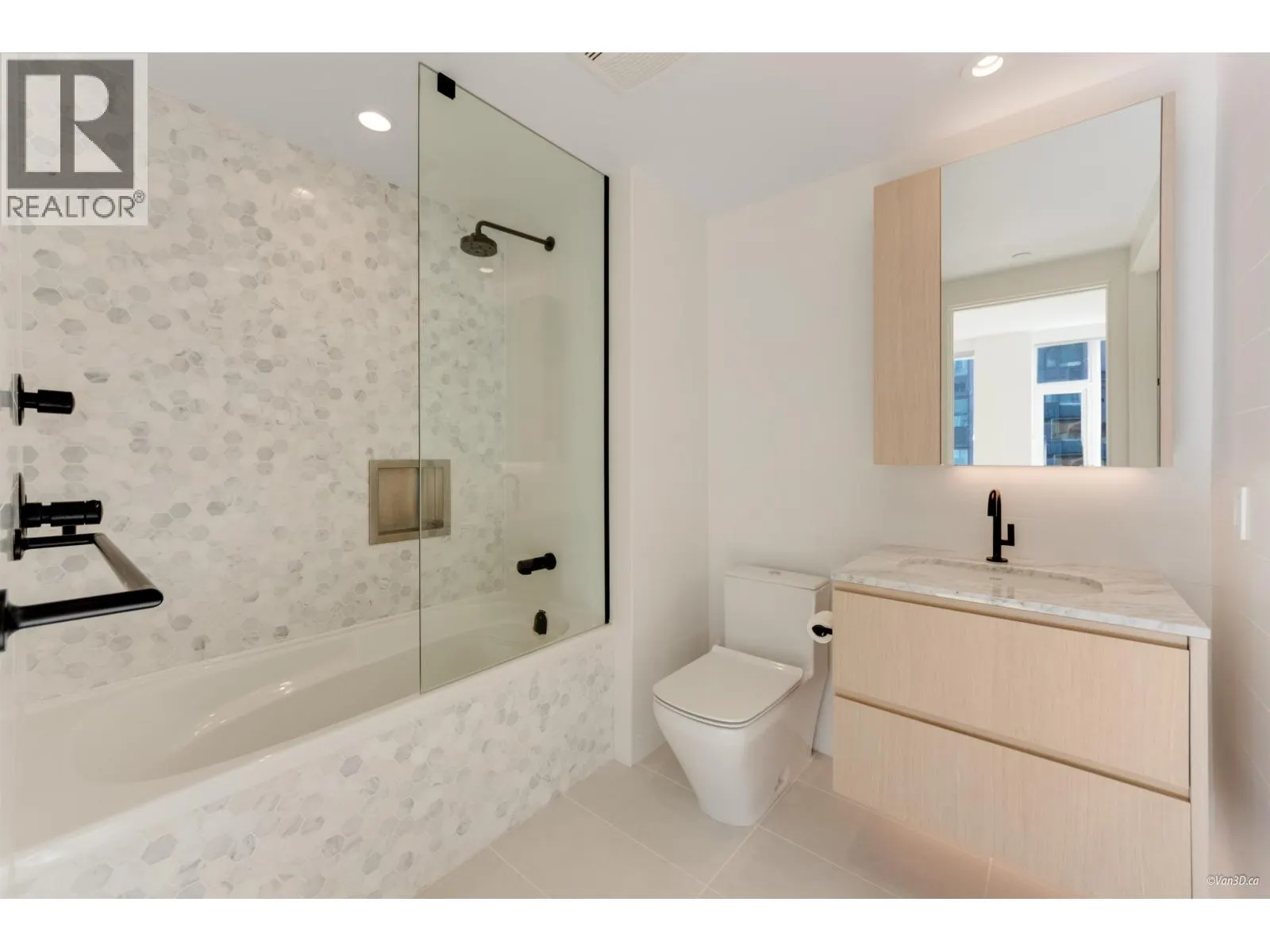 1604 1180 BROUGHTON STREET