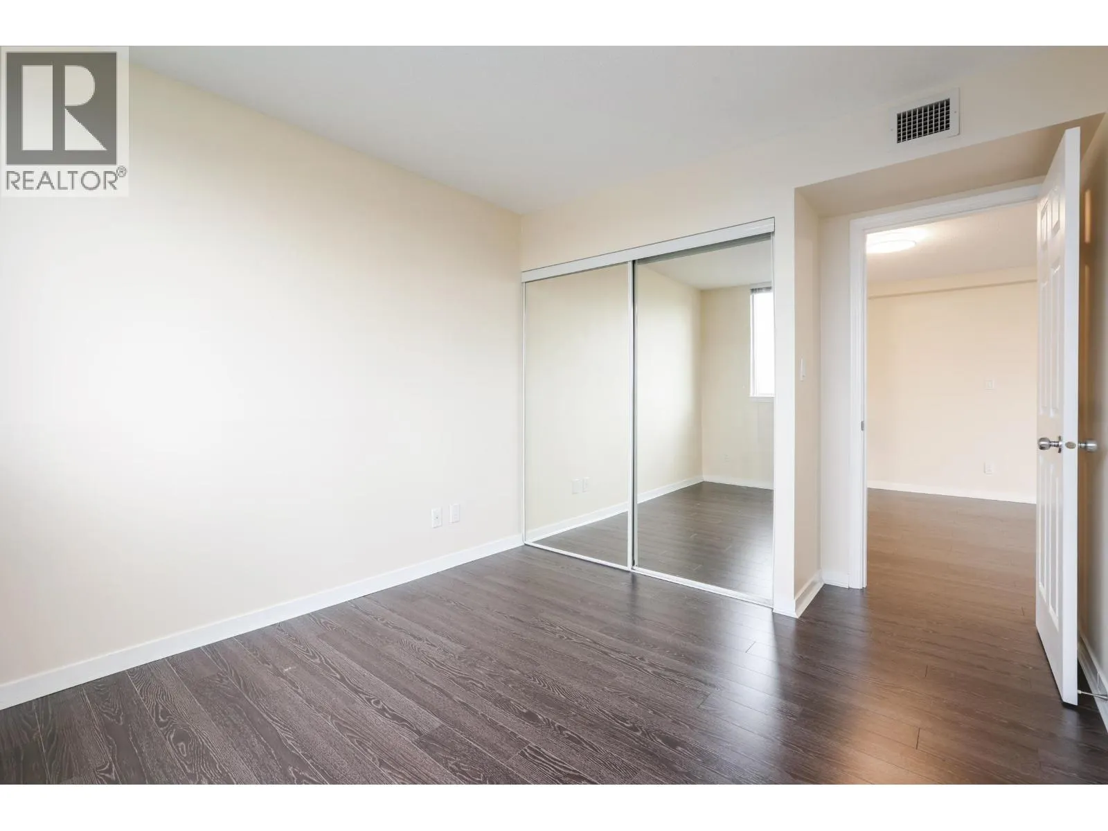 905 63 KEEFER PLACE