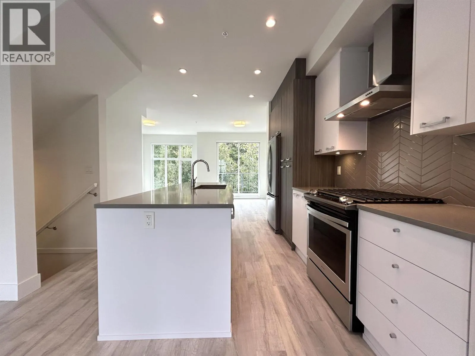 128 24076 112 AVENUE