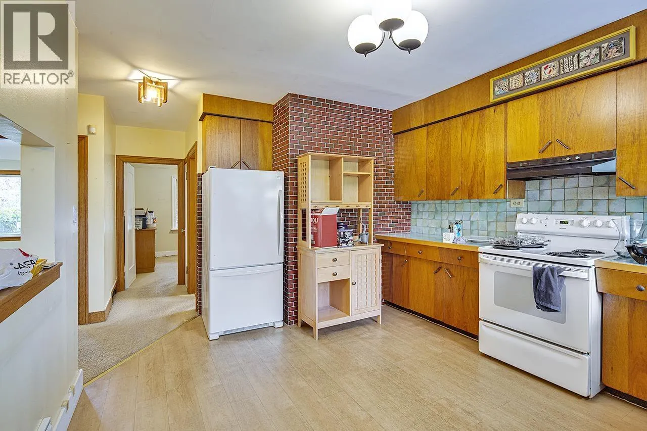 96 W 40TH AVENUE