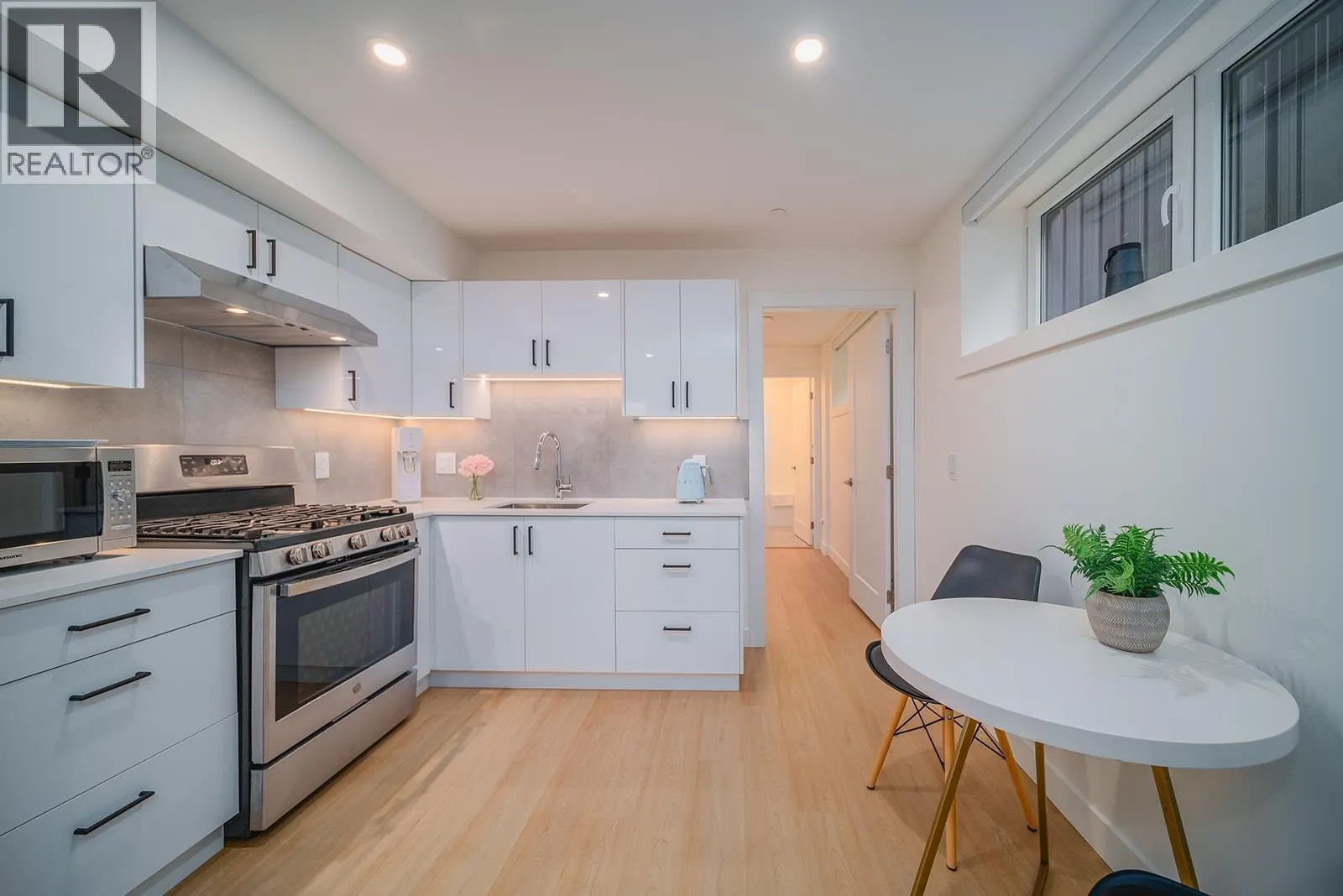 2428 FRANKLIN STREET