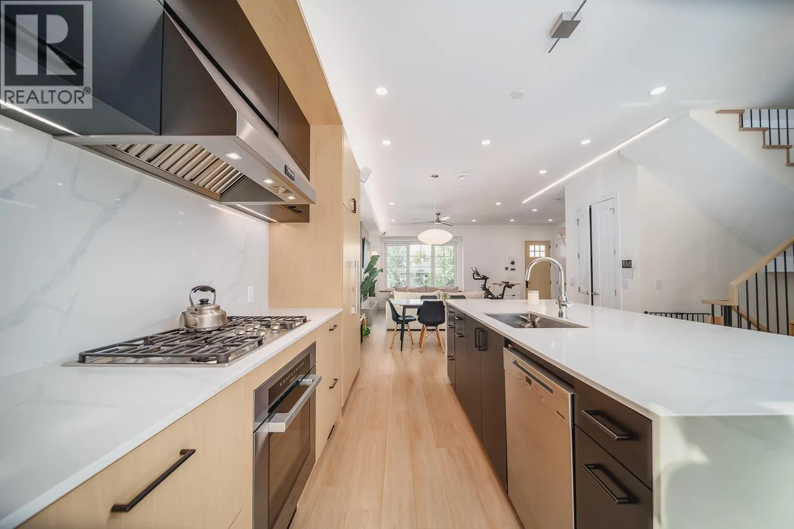 2428 FRANKLIN STREET