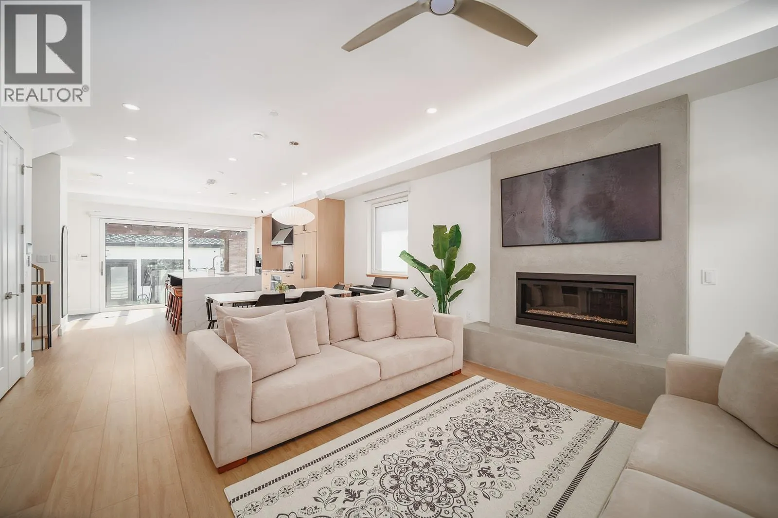 2428 FRANKLIN STREET